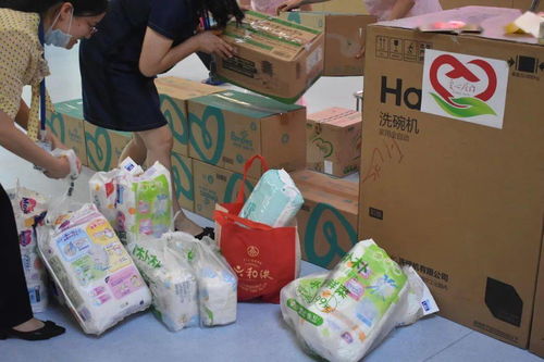 情暖 六一 與愛 童 行 市執法局深入幫扶點開展送愛心活動